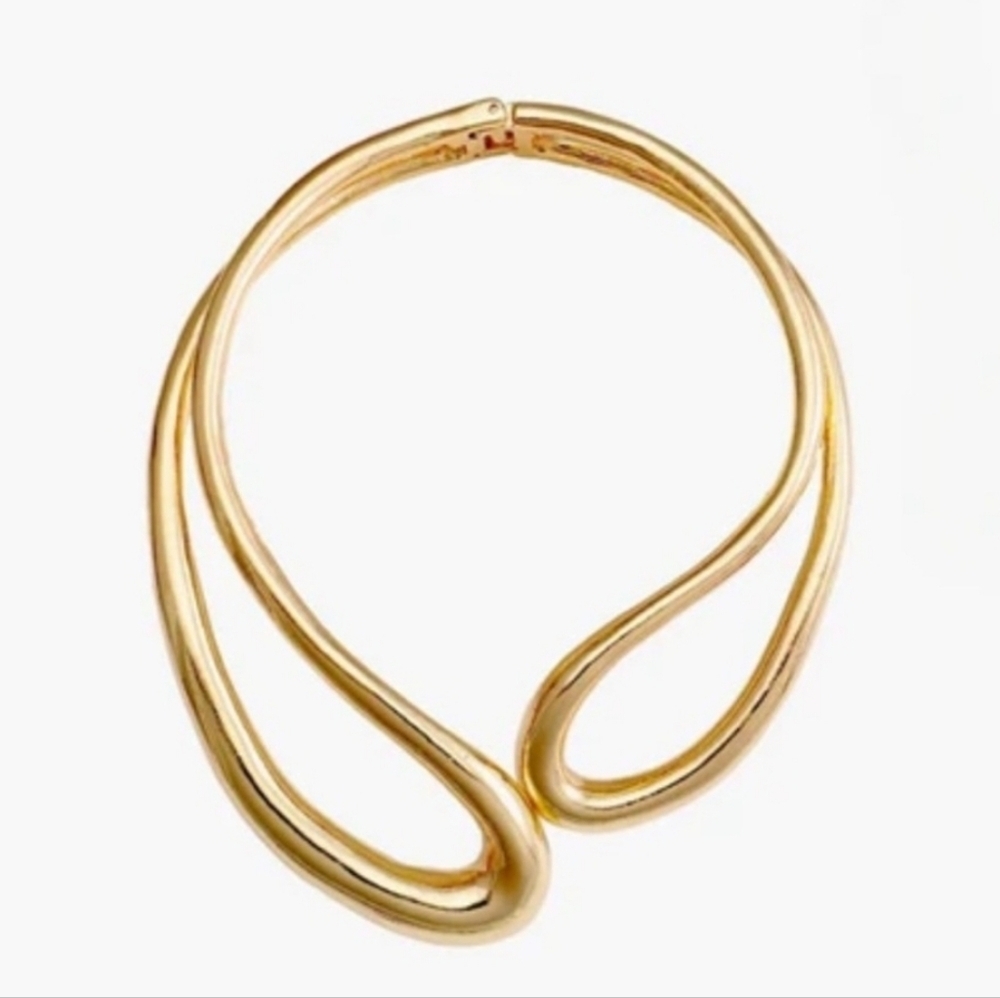 💛▪️ NATASHA ▪️Beautiful gold tone Cut Out Asymmetrical Hinge Necklace